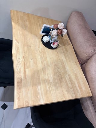 mesa de comedor de estilo industrial y moderno