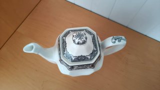 Cafetera La Cartuja Porcelana Diseño Escena