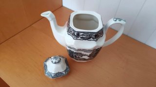 Cafetera La Cartuja Porcelana Diseño Escena
