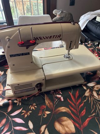 Máquina de coser Helvetia Dominator