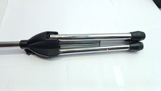 Trípode para saxofón soprano