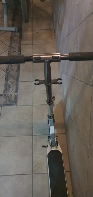Patinete Axelo plateado