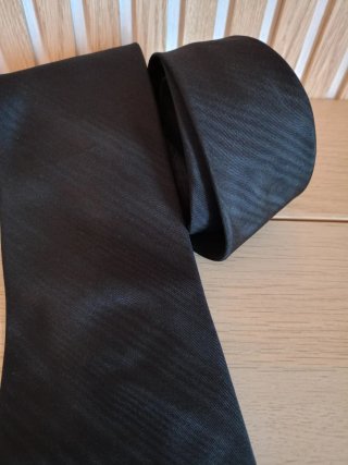Corbata de seda negra