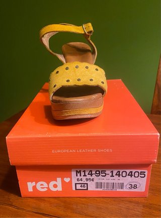 Sandalias Pep-Toes Mostaza Tacón Alto Talla 38