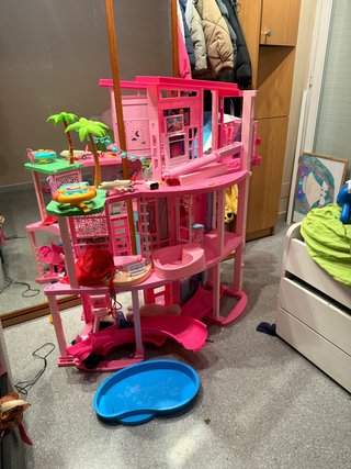 Casa Barbie con accessori e Picsina