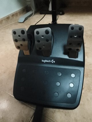 Volante Logitech G29 Driving Force +Playseat (PS5)