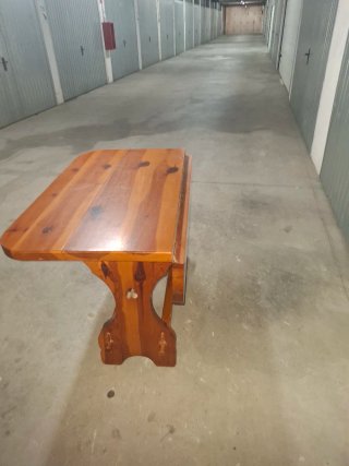 Mesa de madera rústica