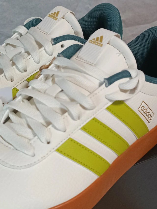 Adidas Talla 41 1/3 Blancas y Verdes