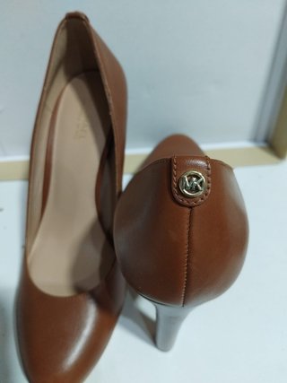 Zapatos de tacón Michael Kors marrones nuevos