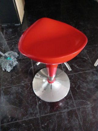 Silla de Bar Roja y Plateada