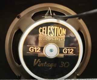 Pantalla Line 6 Bogner con Celestion V30