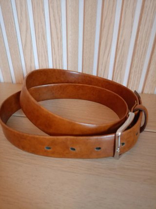 Cinturón de piel marrón