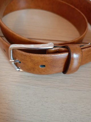 Cinturón de piel marrón