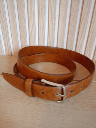 Cinturón de piel marrón
