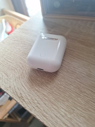 Auriculares tipo AirPods blancos