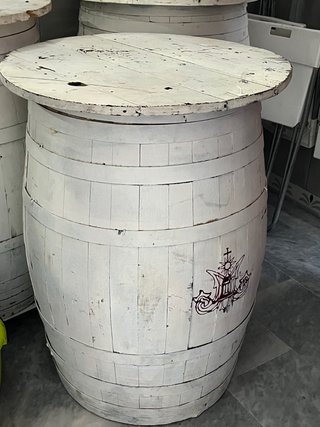 Barril de madera decorativo blanco