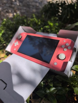 Nintendo Switch Lite Coral + Cargador Nuevo