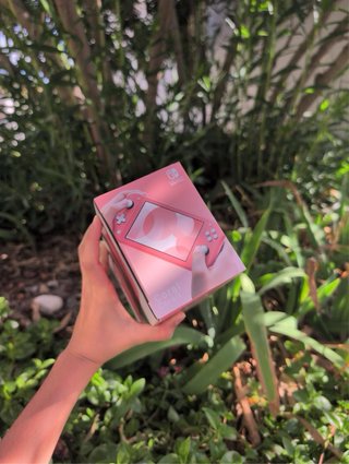 Nintendo Switch Lite Coral + Cargador Nuevo