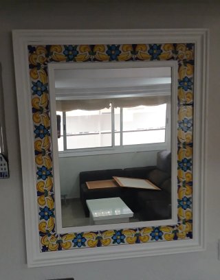 Espejo grande decorado con cerámica