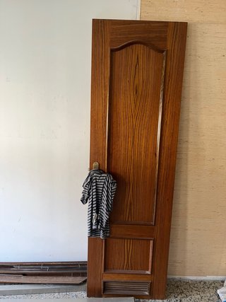 Puerta de madera maciza - Regalo manillas