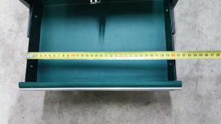 Caja de herramientas metálica verde