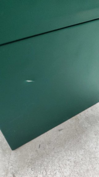 Caja de herramientas metálica verde