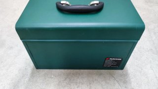 Caja de herramientas metálica verde