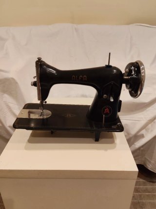 Máquina de Coser Alfa A/20 Eibar. Antigua