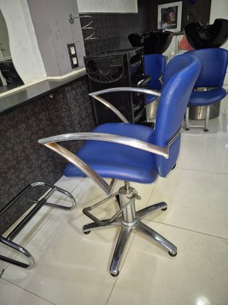 Lavacabezas, sillones y mobiliario de peluqueria