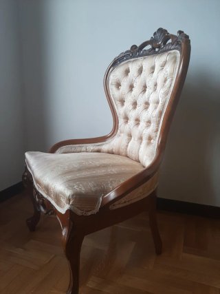 Sillón Clásico Alto Respaldo Tallado