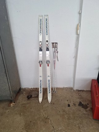 Esquís Rossignol Rental con bastones