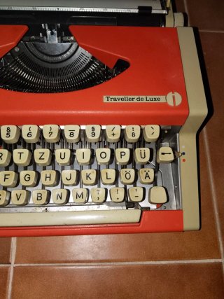 Máquina de escribir Olympia Traveller de Luxe