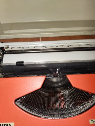 Máquina de escribir Olympia Traveller de Luxe