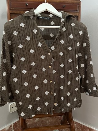 Camisa Zara verde oliva manga 3/4