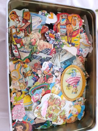 Caja de cromos antiguos