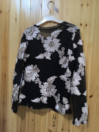 Camiseta de gasa con flores dorada