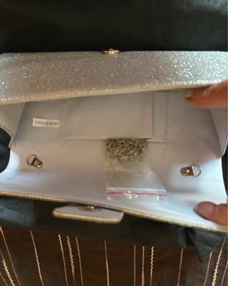 Bolso de fiesta plateado con pedrería