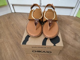 Sandalias Chika10 Marrones y Doradas