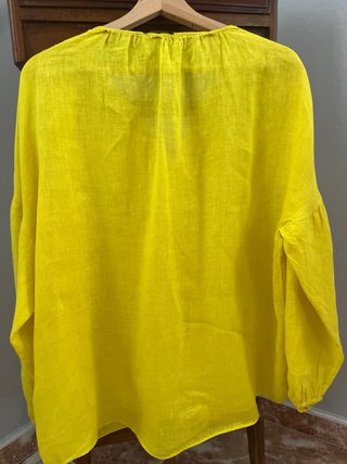 Blusa amarilla manga larga