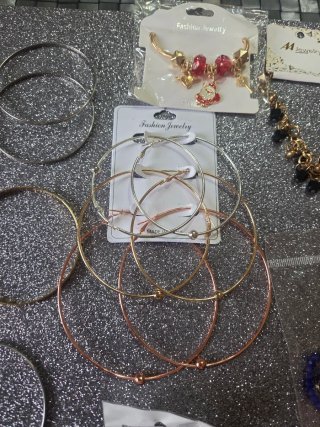 Box oltre 30 pezzi Gioielli : Orecchini, Bracciali