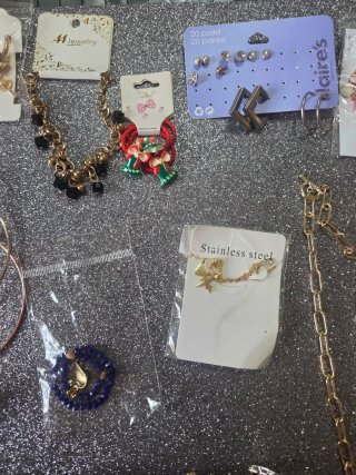 Box oltre 30 pezzi Gioielli : Orecchini, Bracciali