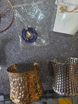 Box oltre 30 pezzi Gioielli : Orecchini, Bracciali