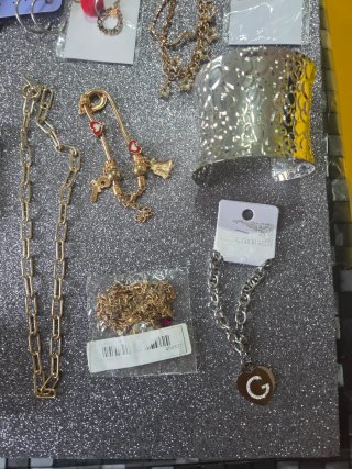 Box oltre 30 pezzi Gioielli : Orecchini, Bracciali