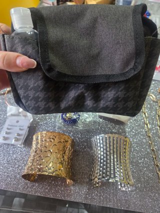 Box oltre 30 pezzi Gioielli : Orecchini, Bracciali