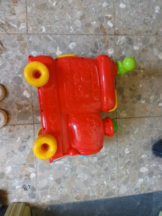 Tren de juguete VTech con piezas