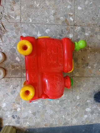 Tren de juguete VTech con piezas