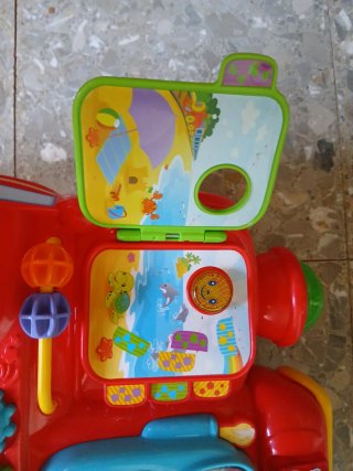 Tren de juguete VTech con piezas