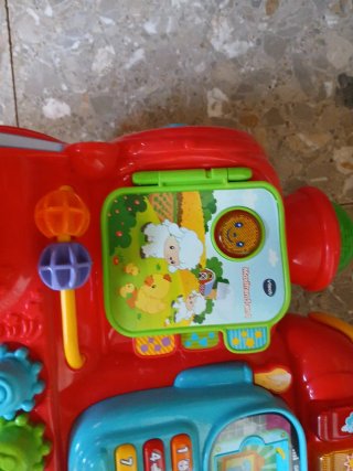 Tren de juguete VTech con piezas