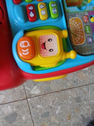 Tren de juguete VTech con piezas