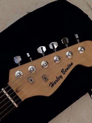 Kit de Iniciación a Guitarra Harley Benton